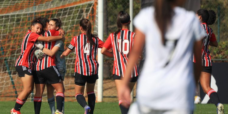 São Paulo F.C. – Feminino supera o Santos pela Nike Premier Cup Sub-17 São Paulo F.C. – Feminino supera o Santos pela Nike Premier Cup Sub-17