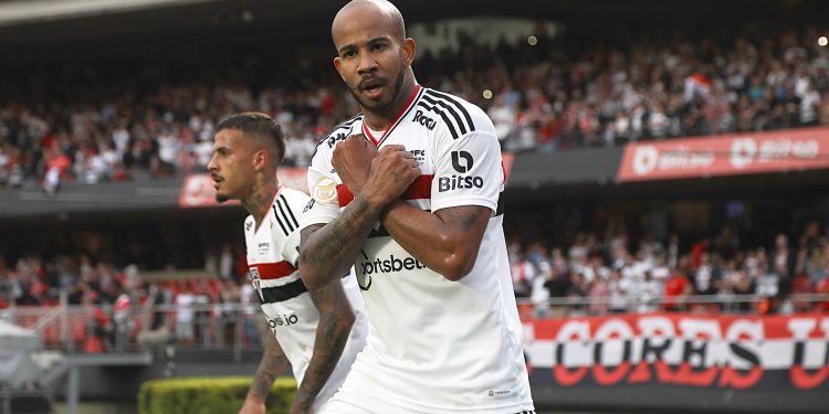 São Paulo F.C. – Patrick destaca grande presença da torcida no duelo com o Fluminense São Paulo F.C. – Patrick destaca grande presença da torcida no duelo com o Fluminense