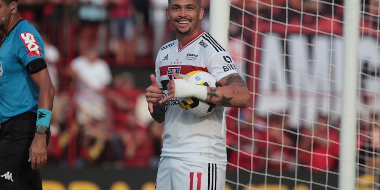 São Paulo F.C. – Luciano faz dois, e Tricolor vence o Atlético-GO pelo Brasileirão São Paulo F.C. – Luciano faz dois, e Tricolor vence o Atlético-GO pelo Brasileirão