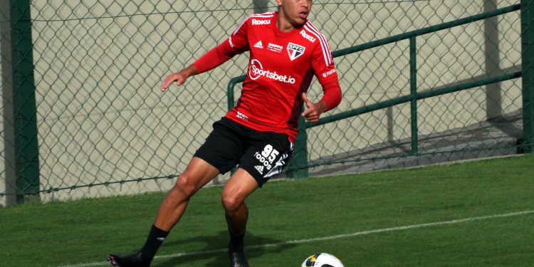 São Paulo F.C. – Elenco treina para visitar o Athletico Paranaense São Paulo F.C. – Elenco treina para visitar o Athletico Paranaense