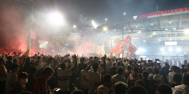 São Paulo F.C. – #TorcidaQueConduz: 47 mil torcedores no Morumbi