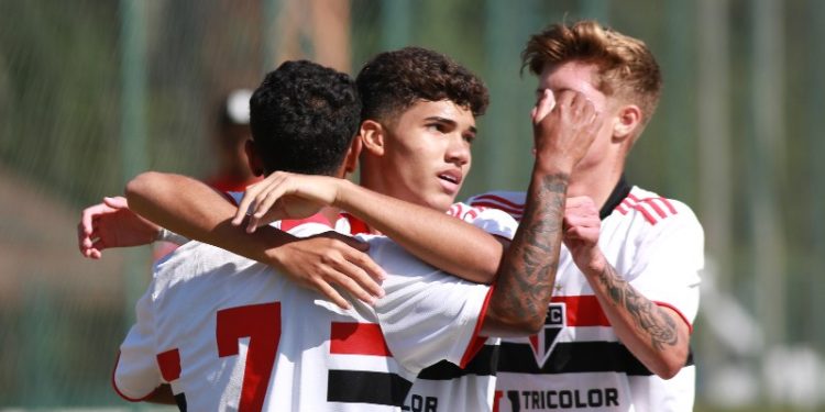 São Paulo F.C. – Virada, goleada e classificação em vitórias do Sub-15 e Sub-17 no Paulista São Paulo F.C. – Virada, goleada e classificação em vitórias do Sub-15 e Sub-17 no Paulista