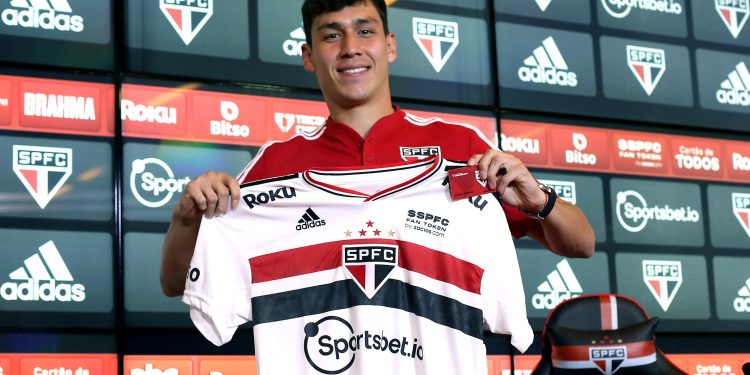 São Paulo F.C. – Nahuel Ferraresi é apresentado pelo Tricolor: “Estou muito feliz” São Paulo F.C. – Nahuel Ferraresi é apresentado pelo Tricolor: “Estou muito feliz”
