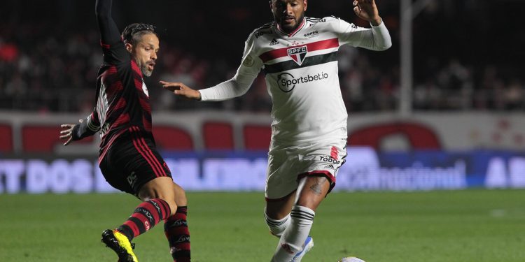 São Paulo F.C. – Tricolor é derrotado pelo Flamengo no Brasileirão São Paulo F.C. – Tricolor é derrotado pelo Flamengo no Brasileirão