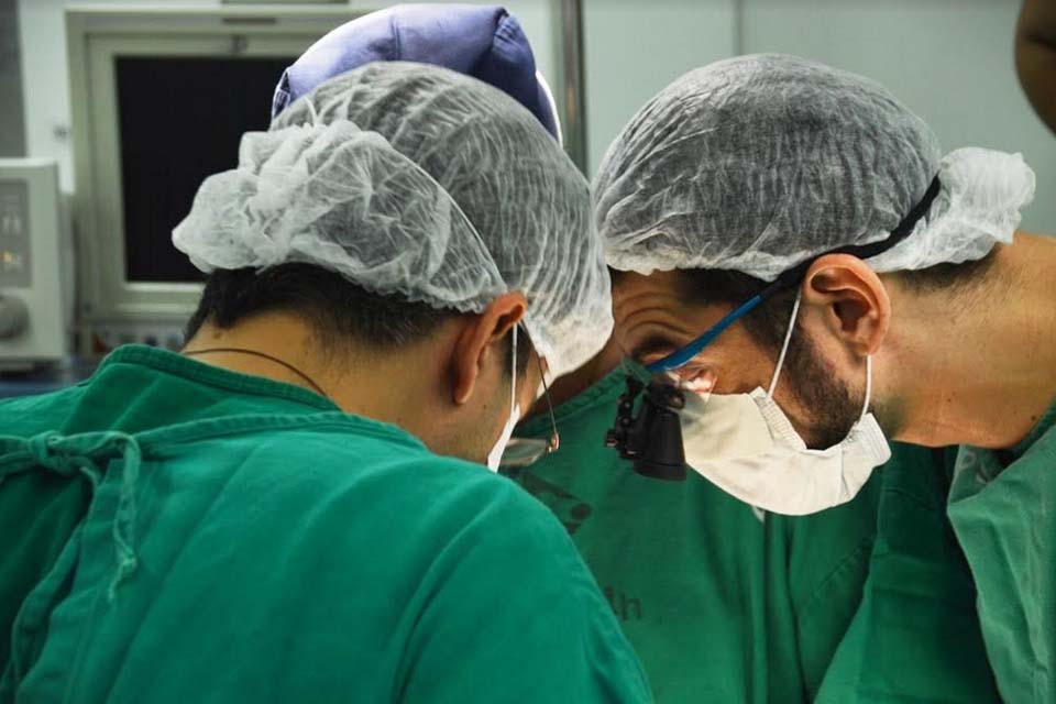 Hospital de Base em parceria com a Policlínica Oswaldo Cruz realiza cirurgia bariátrica de alta complexidade
