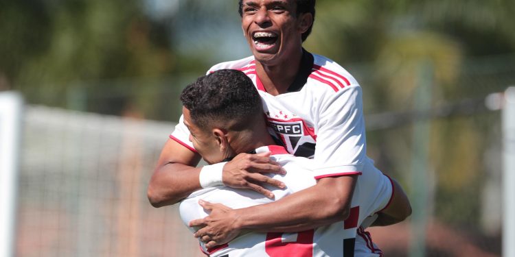 São Paulo F.C. – Sub-20 vence o Athletico-PR e sai em vantagem nas quartas do Brasileiro São Paulo F.C. – Sub-20 vence o Athletico-PR e sai em vantagem nas quartas do Brasileiro
