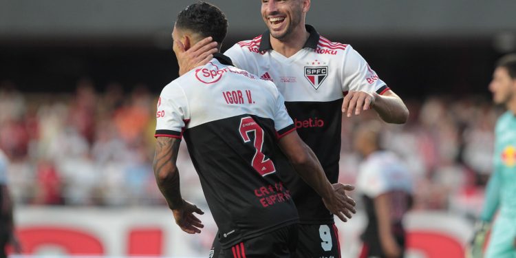 São Paulo F.C. – Tricolor se impõe no Morumbi e vence o RB Bragantino pelo Brasileiro São Paulo F.C. – Tricolor se impõe no Morumbi e vence o RB Bragantino pelo Brasileiro