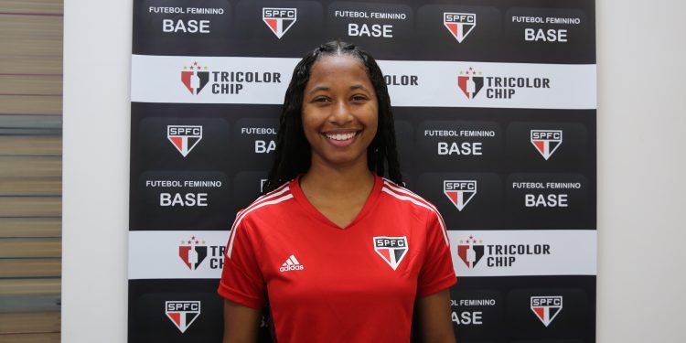 São Paulo F.C. – Meia-atacante Lúcia firma contrato com a base são-paulina