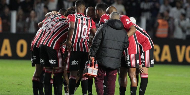 São Paulo F.C. – Tricolor é superado pelo Santos na Vila Belmiro São Paulo F.C. – Tricolor é superado pelo Santos na Vila Belmiro