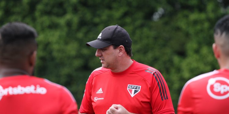 São Paulo F.C. – Tricolor dá sequência à preparação para confronto com Fortaleza São Paulo F.C. – Tricolor dá sequência à preparação para confronto com Fortaleza