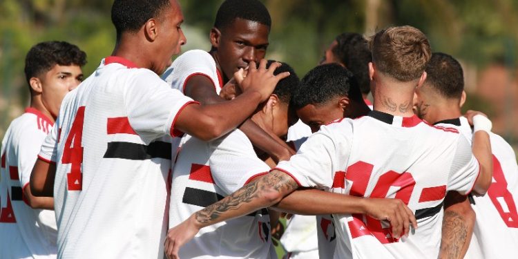São Paulo F.C. – De virada, Sub-17 derrota o Comercial e garante classificação no Paulista São Paulo F.C. – De virada, Sub-17 derrota o Comercial e garante classificação no Paulista