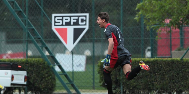 São Paulo F.C. – Com gol de goleiro, Sub-20 vence e avança ao mata-mata do Paulista São Paulo F.C. – Com gol de goleiro, Sub-20 vence e avança ao mata-mata do Paulista