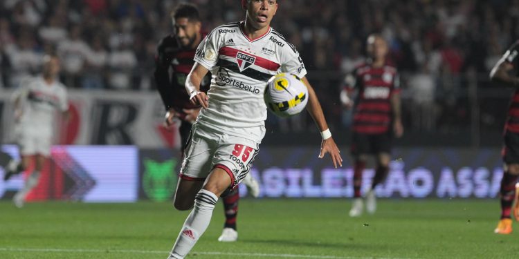 São Paulo F.C. – Tricolor visita o Flamengo em busca de vaga na final da Copa do Brasil São Paulo F.C. – Tricolor visita o Flamengo em busca de vaga na final da Copa do Brasil