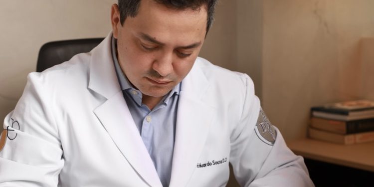 Dr. José Eduardo fala sobre o poder do toque para aliviar as dores e choros do bebê nas crises de cólicas