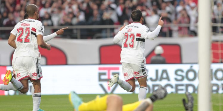 São Paulo F.C. – Tricolor empata com o Corinthians pelo Brasileirão São Paulo F.C. – Tricolor empata com o Corinthians pelo Brasileirão