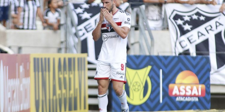São Paulo F.C. – Após vitória no Ceará, Calleri já convoca torcida para duelo com o Avaí