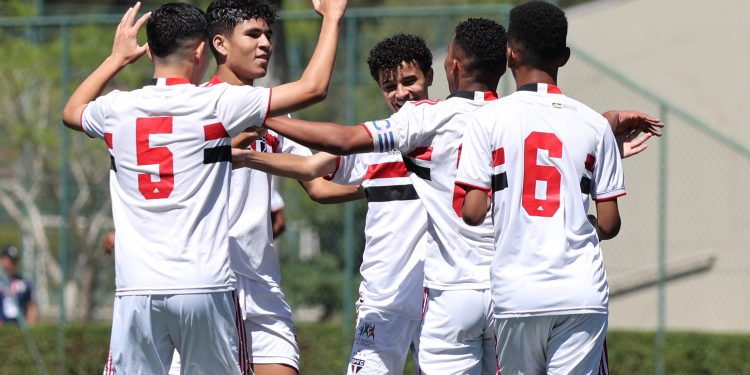São Paulo F.C. – Sub-11 e Sub-13 goleiam e avançam para as oitavas do Campeonato Paulista São Paulo F.C. – Sub-11 e Sub-13 goleiam e avançam para as oitavas do Campeonato Paulista