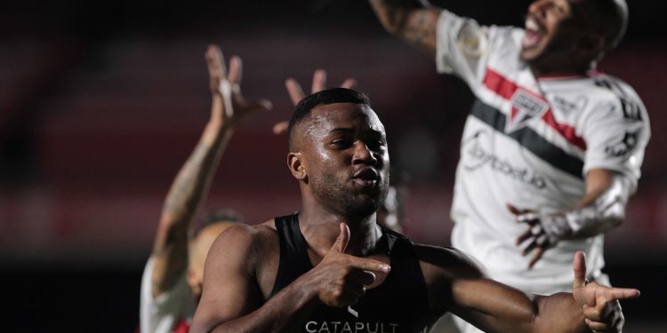 São Paulo F.C. – Nos acréscimos, Tricolor vence o Atlético-GO São Paulo F.C. – Nos acréscimos, Tricolor vence o Atlético-GO