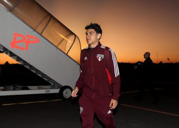 São Paulo F.C. – Após treino no CT, elenco desembarca em Caxias do Sul