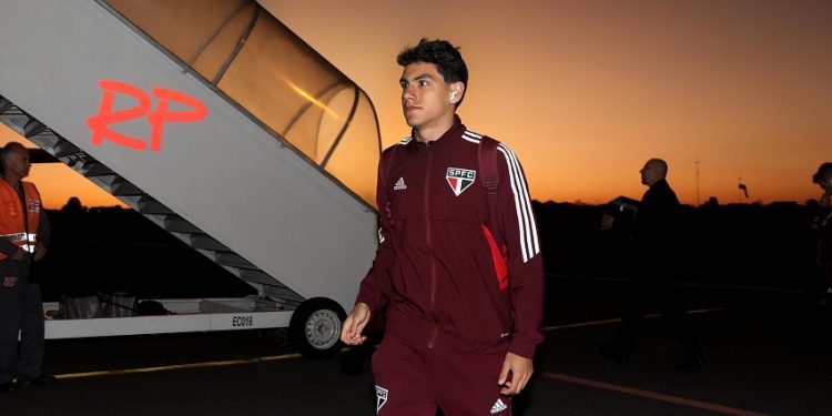 São Paulo F.C. – Após treino no CT, elenco desembarca em Caxias do Sul
