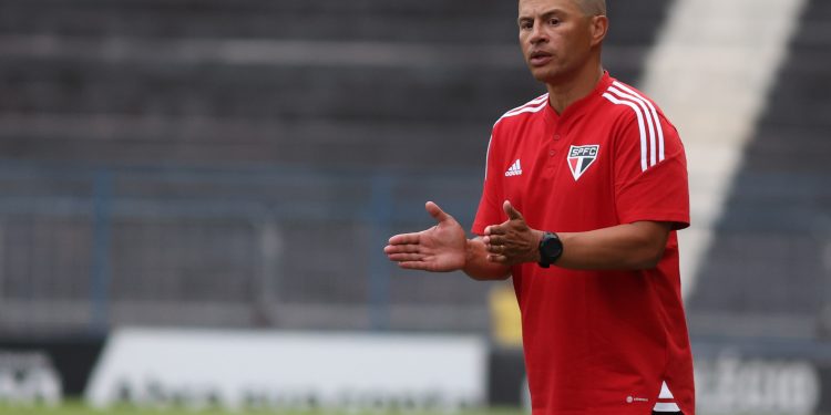 São Paulo F.C. – Alex deixa o comando da categoria Sub-20 São Paulo F.C. – Alex deixa o comando da categoria Sub-20