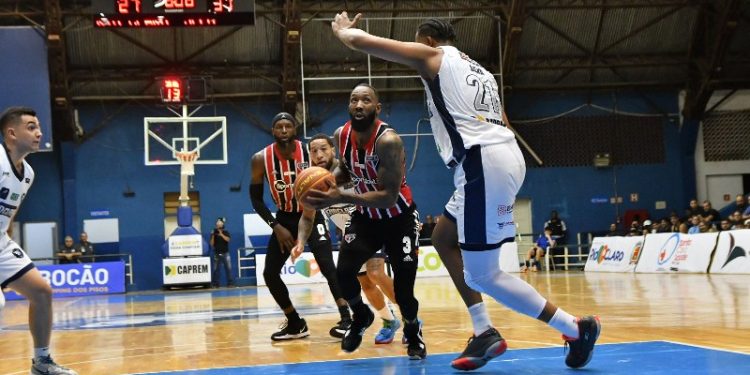 São Paulo F.C. – Basquete Tricolor estreia com vitória sobre o Rio Claro no NBB São Paulo F.C. – Basquete Tricolor estreia com vitória sobre o Rio Claro no NBB