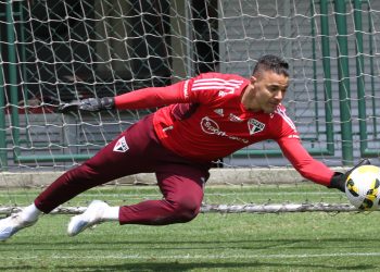 São Paulo F.C. – Elenco treina e segue para Minas Gerais