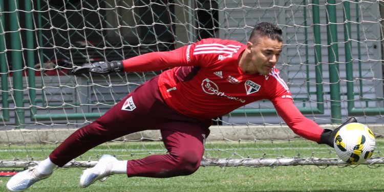 São Paulo F.C. – Elenco treina e segue para Minas Gerais