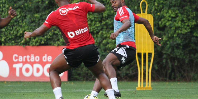 São Paulo F.C. – Nikão e Moreira treinam com o elenco; Arboleda inicia transição