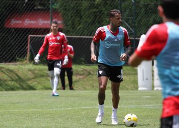 São Paulo F.C. – Diego Costa segue cronograma de recuperação e treina com o elenco