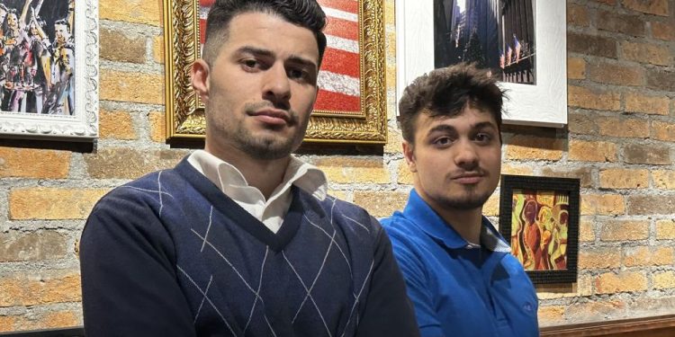 Especialistas em vendas, André Basto e Raul Barral fazem fortuna na internet!