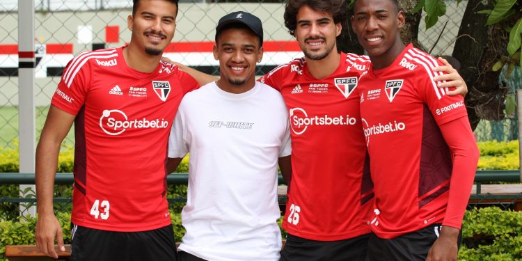 São Paulo F.C. – Com visita de Brenner, elenco se reapresenta no CT da Barra Funda