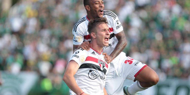 São Paulo F.C. – No último jogo da temporada, Tricolor bate o Goiás fora de casa São Paulo F.C. – No último jogo da temporada, Tricolor bate o Goiás fora de casa