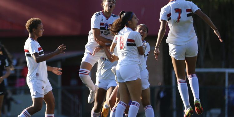 São Paulo F.C. – São Paulo supera o Corinthians e avança à final do Paulista Feminino Sub-17 São Paulo F.C. – São Paulo supera o Corinthians e avança à final do Paulista Feminino Sub-17