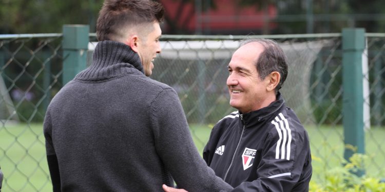 São Paulo F.C. – Tiago Volpi visita o CT da Barra Funda São Paulo F.C. – Tiago Volpi visita o CT da Barra Funda