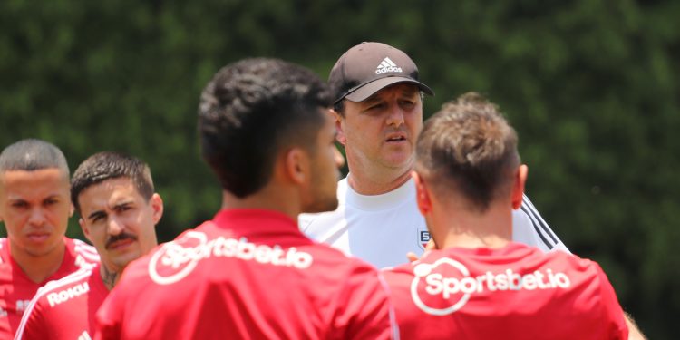 São Paulo F.C. – Reapresentação abre preparativos para rodada final do Brasileirão São Paulo F.C. – Reapresentação abre preparativos para rodada final do Brasileirão