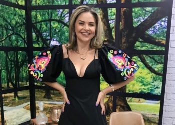 Vanessa Martinazzo apresenta de segunda a sábado o programa Café com Vanessa pela RedeTV! Tocantins