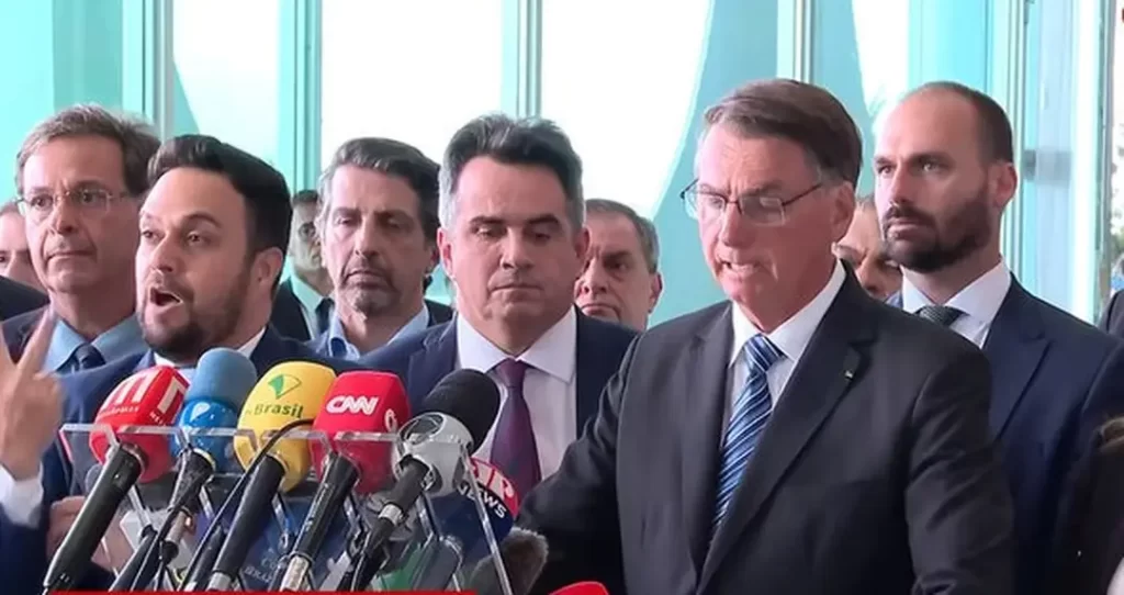 Bolsonaro fala pela primeira vez após derrota: ‘Nossos métodos não podem ser os da esquerda’ Bolsonaro fala pela primeira vez após derrota: ‘Nossos métodos não podem ser os da esquerda’