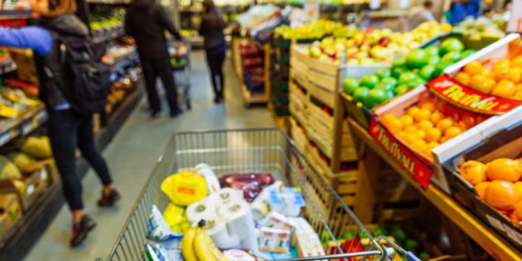 Frequência ideal de compras no supermercado pode gerar economia no orçamento familiar