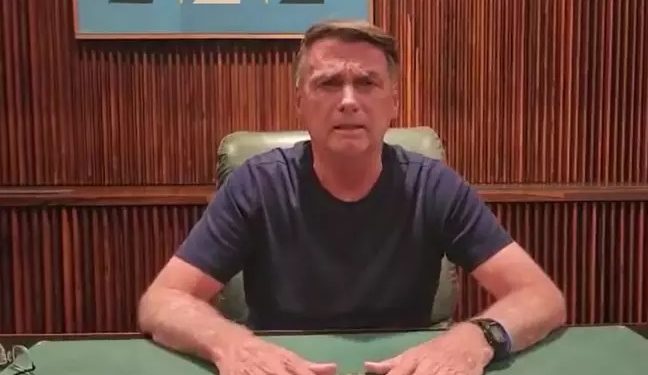 Em vídeo, Bolsonaro faz apelo para desobstrução das rodovias