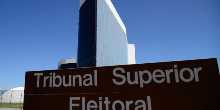 Diplomação de eleitos deve ocorrer até 19 de dezembro, informa TSE Diplomação de eleitos deve ocorrer até 19 de dezembro, informa TSE