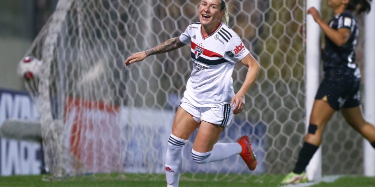 São Paulo F.C. – Cacau assina renovação e segue no Tricolor em 2023