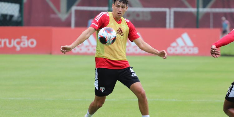 São Paulo F.C. – Com diferentes estações de trabalho, elenco segue com os preparativos