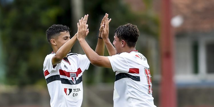 São Paulo F.C. – Sub-16 vence mais uma vez e avança para a semifinal da Adidas Cup São Paulo F.C. – Sub-16 vence mais uma vez e avança para a semifinal da Adidas Cup