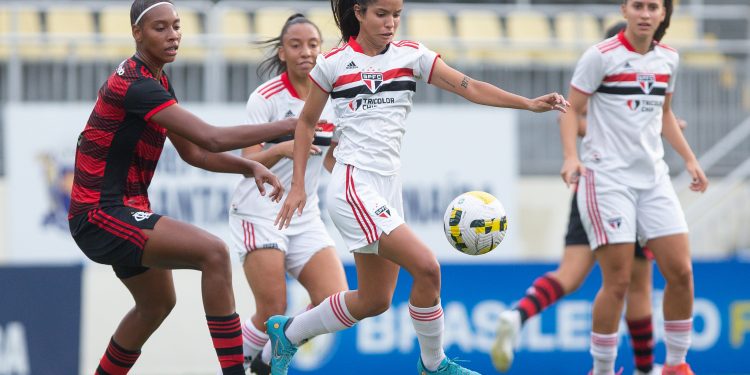 São Paulo F.C. – Lateral-direita Ravena é promovida à equipe principal