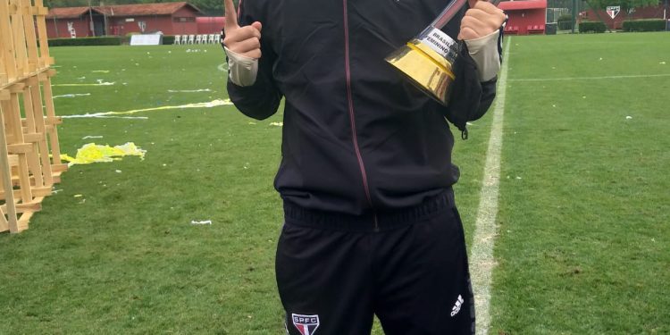 São Paulo F.C. – Douglas Matsumoto é o novo treinador da base feminina