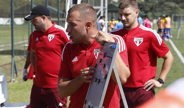São Paulo F.C. – Sub-17 e Sub-16 vencem pela segunda rodada da FAM Cup São Paulo F.C. – Sub-17 e Sub-16 vencem pela segunda rodada da FAM Cup