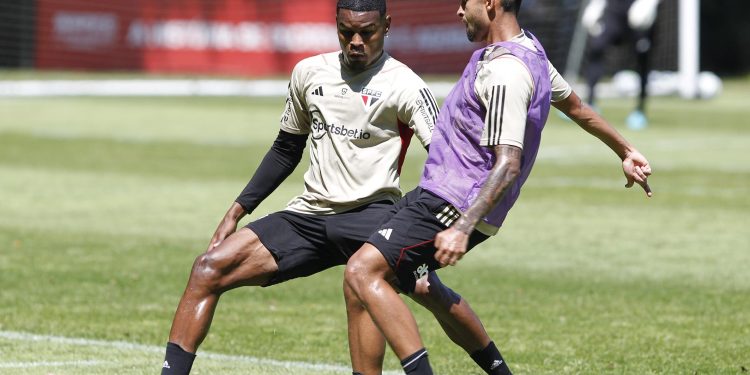 São Paulo F.C. – Elenco segue com os trabalhos de intertemporada e treina no CT da Barra Funda São Paulo F.C. – Elenco segue com os trabalhos de intertemporada e treina no CT da Barra Funda