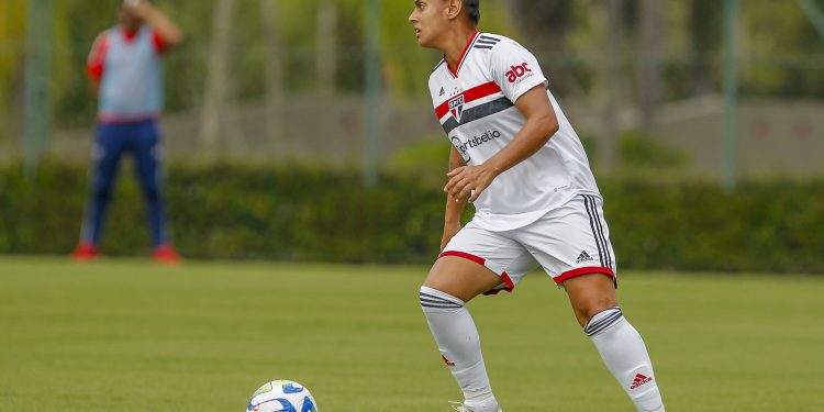 São Paulo F.C. – Mimi: “Feliz pelo gol da virada e por levar os três pontos pra casa” São Paulo F.C. – Mimi: “Feliz pelo gol da virada e por levar os três pontos pra casa”