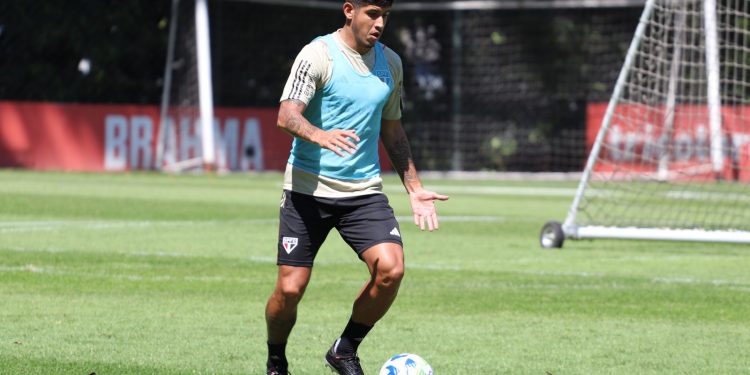 São Paulo F.C. – Elenco abre a semana com treino em dois períodos